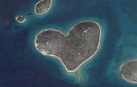 a97106_g073_11-heart-island