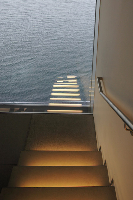 a98300_oi42
