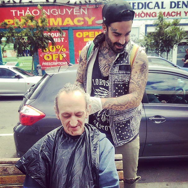 homeless-haircuts-drug-addiction-street-barber-nasir-sobhani-17