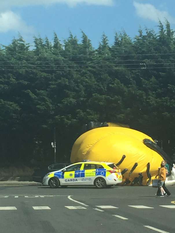inflatable-minion-despicable-me-loose-traffic-ireland-6