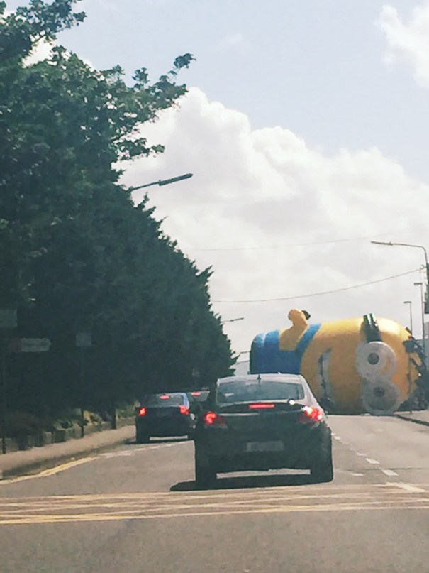 inflatable-minion-despicable-me-loose-traffic-ireland-7 (1)