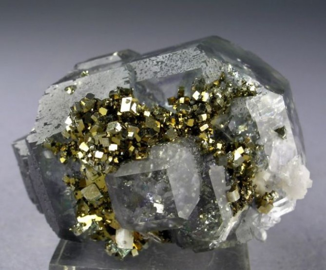 amazing-stones-minerals-24__700-669x555