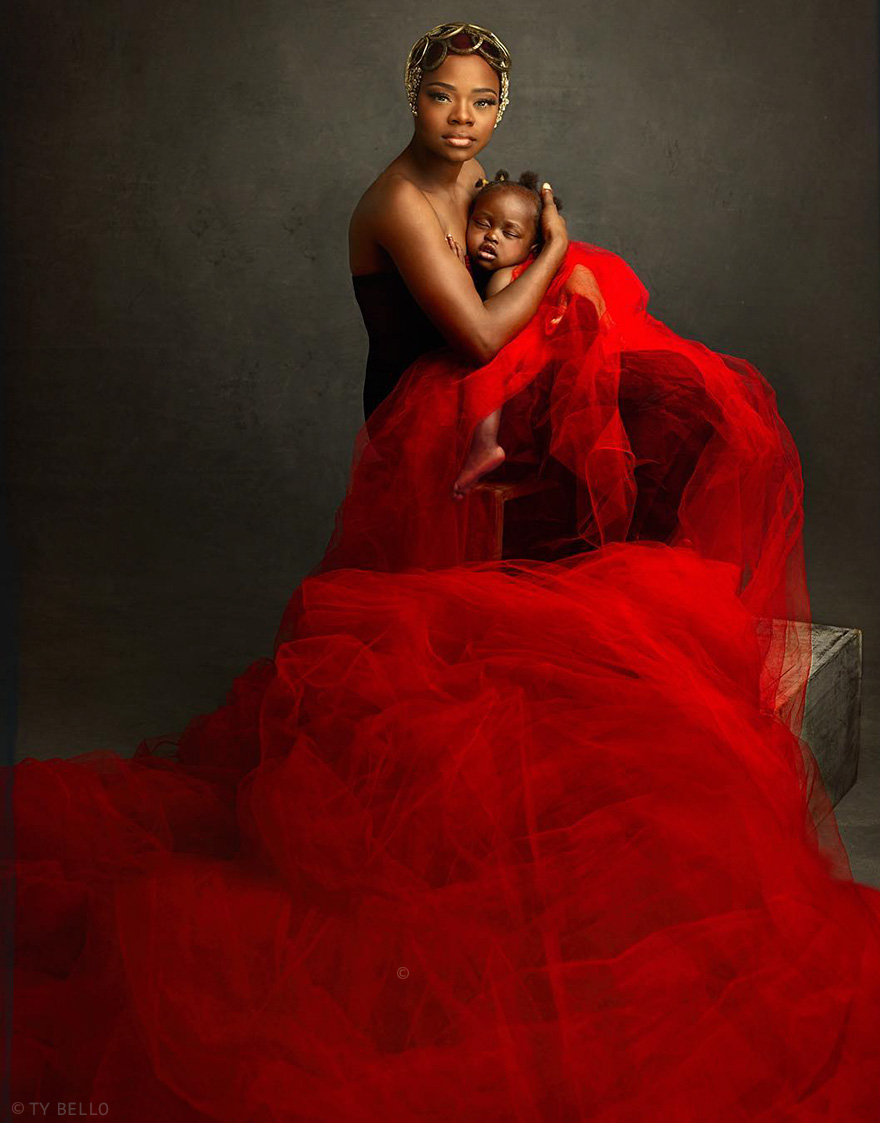 bread-seller-photobomb-modeling-contract-olajumoke-orisaguna-11